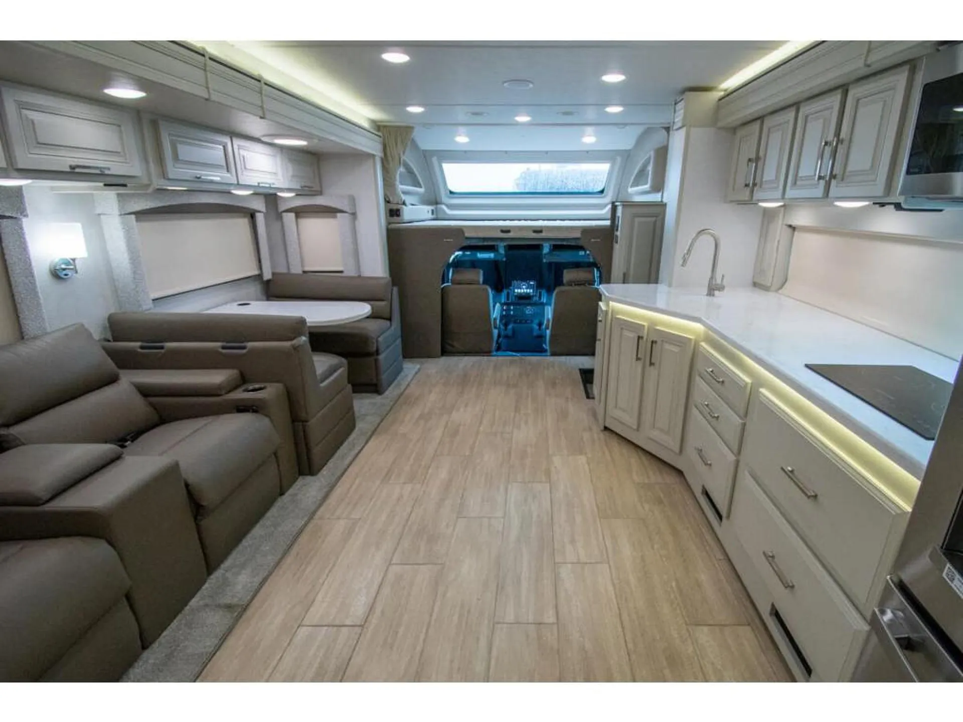 2026 Entegra Coach Accolade XL 37L - Photo 3