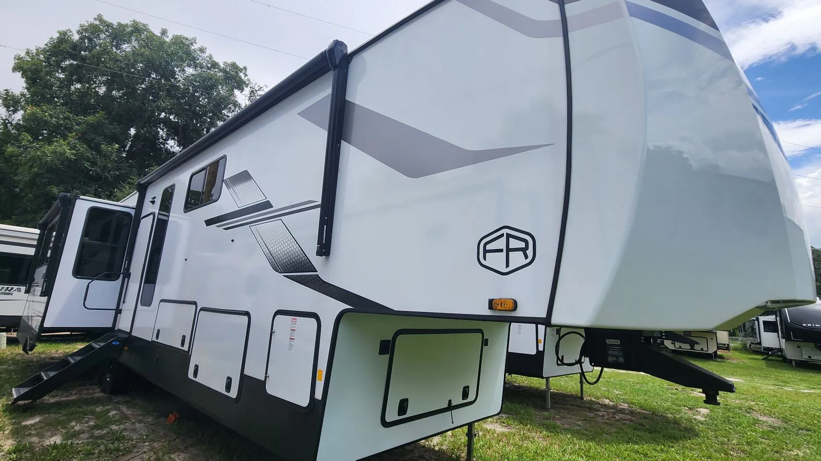 2026 Forest River Sandpiper 3900HBLR