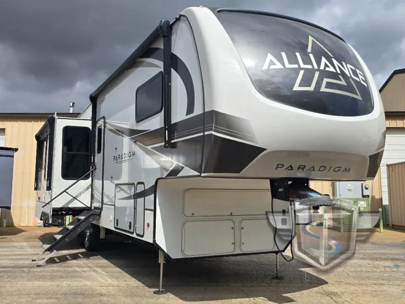2024 Alliance RV Paradigm 310RL - Photo 2