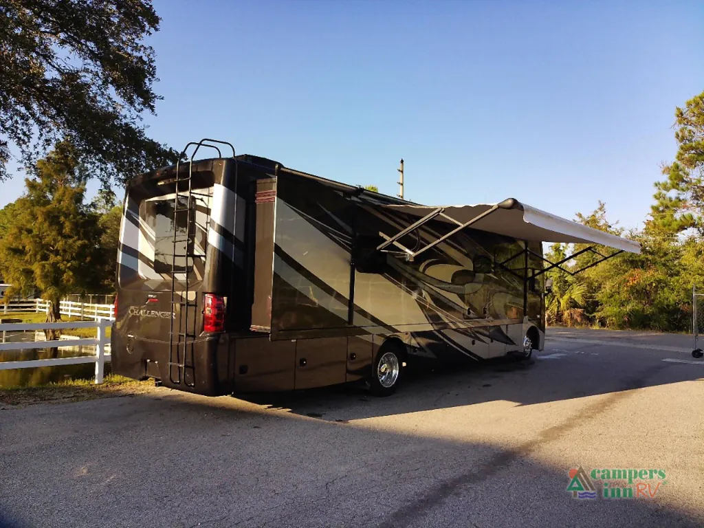 2021 Thor Motor Coach Challenger 35MQ, Photos photo 14