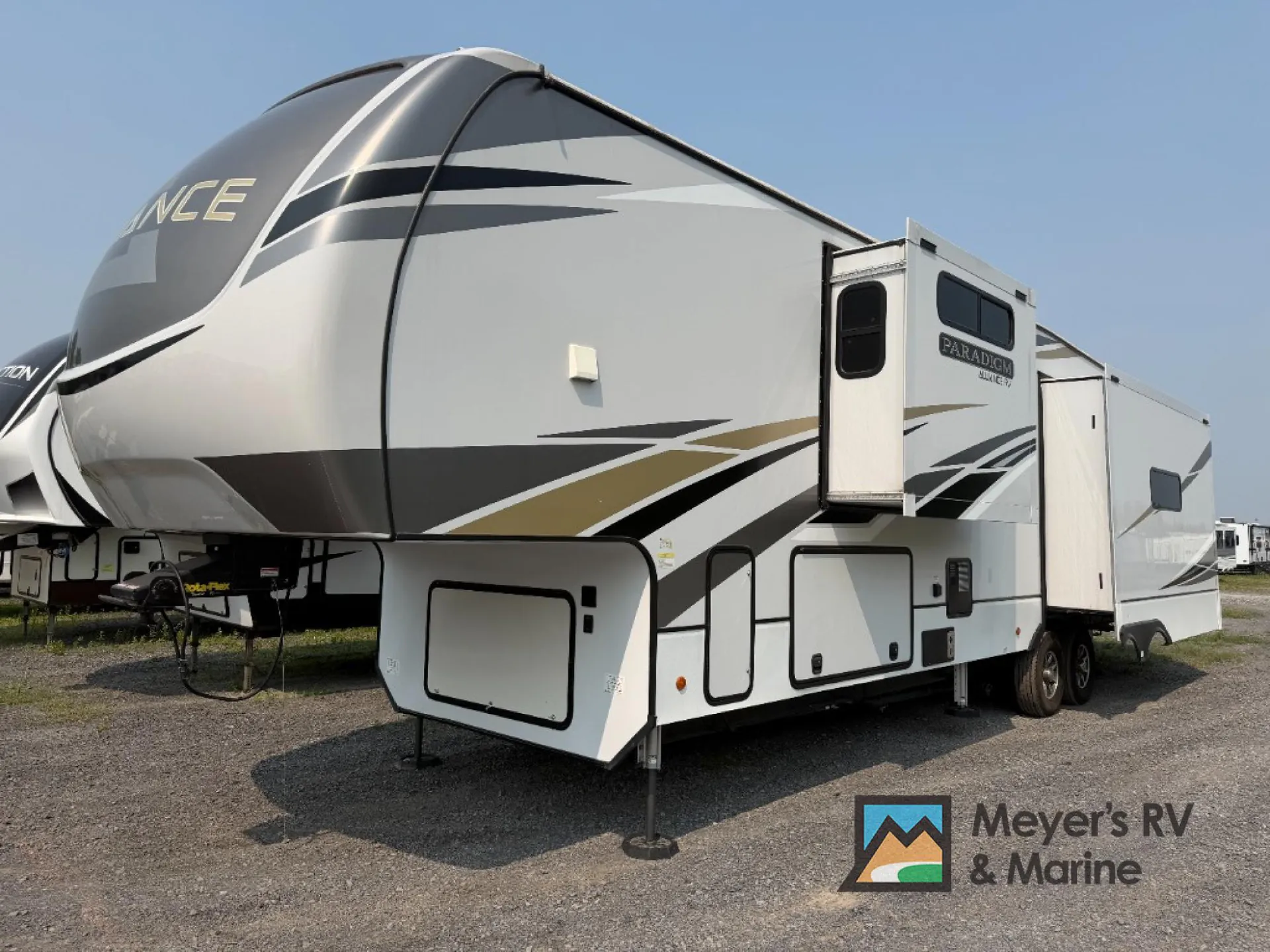 2021 Alliance RV Paradigm 370FB - Photo 3