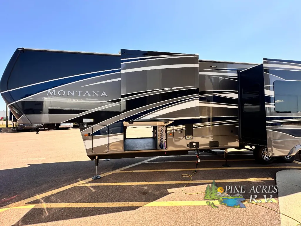 2024 Keystone Montana 3901RK, Photos photo 10