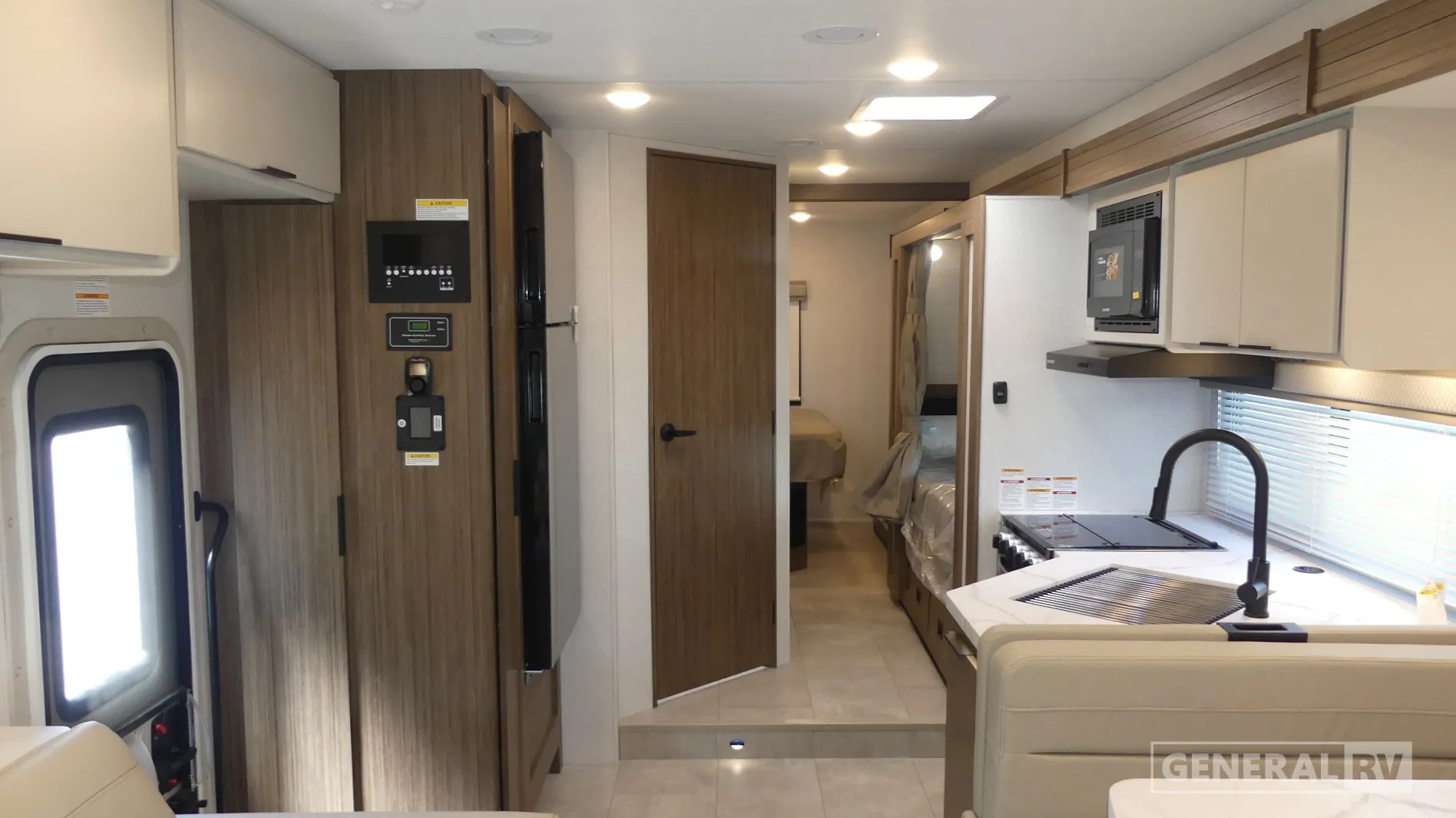 2027 Thor Motor Coach Pasadena SE SL31 - Photo 3