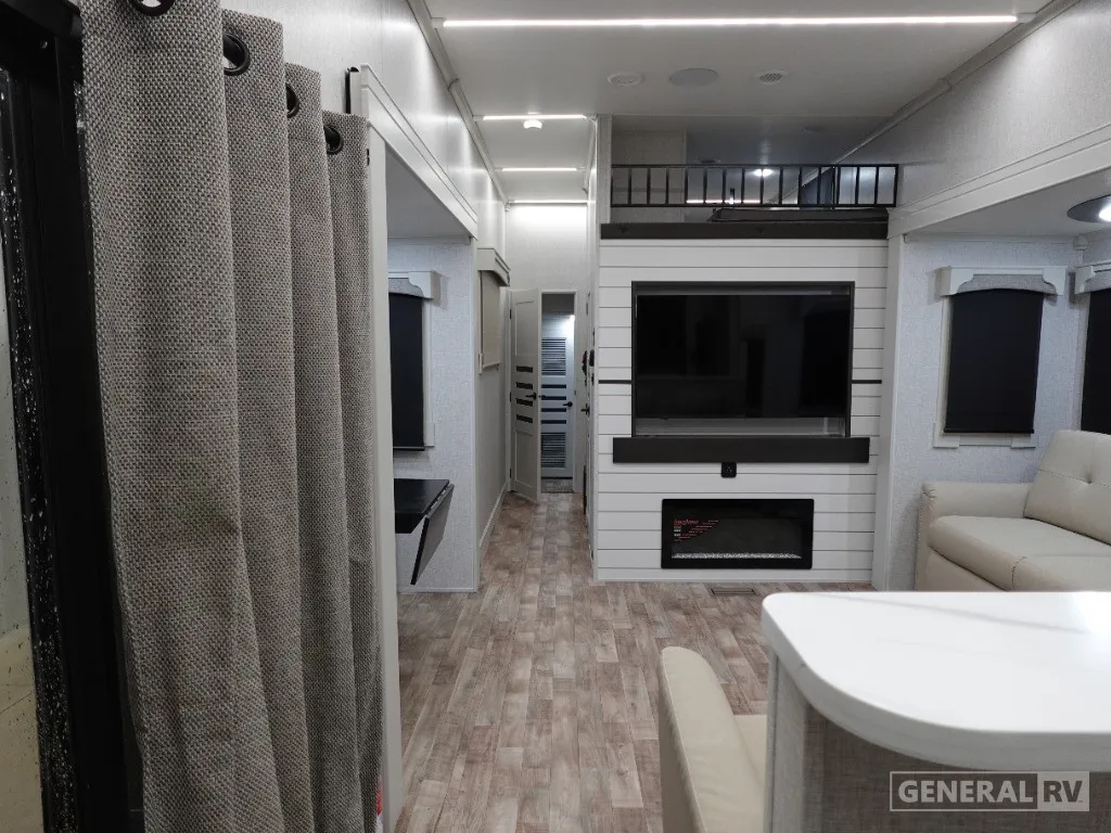 2025 CrossRoads Redwood Regency 3881FKL - Photo 4