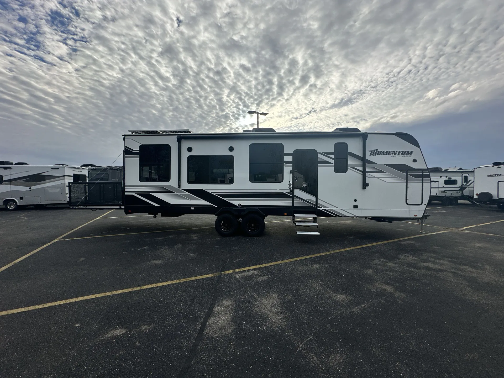 2026 Grand Design Momentum G Class 30G - Photo 3