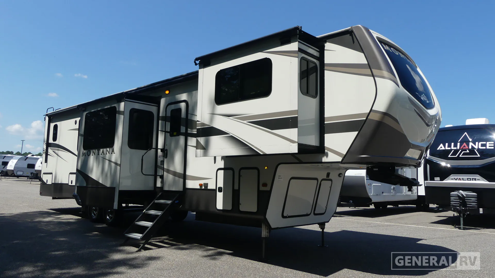 2020 Keystone Montana 3761FL - Photo 2