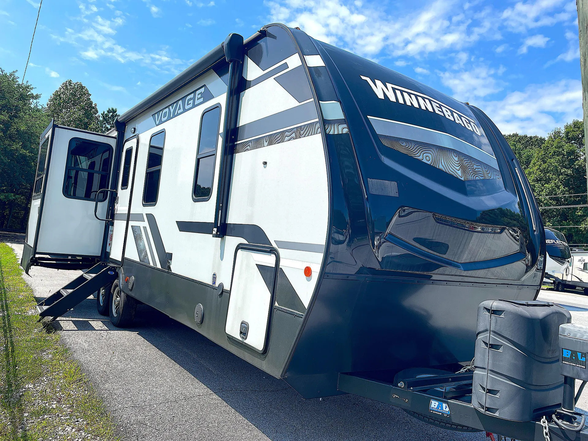 2023 Winnebago Voyage 2730RL - Photo 2