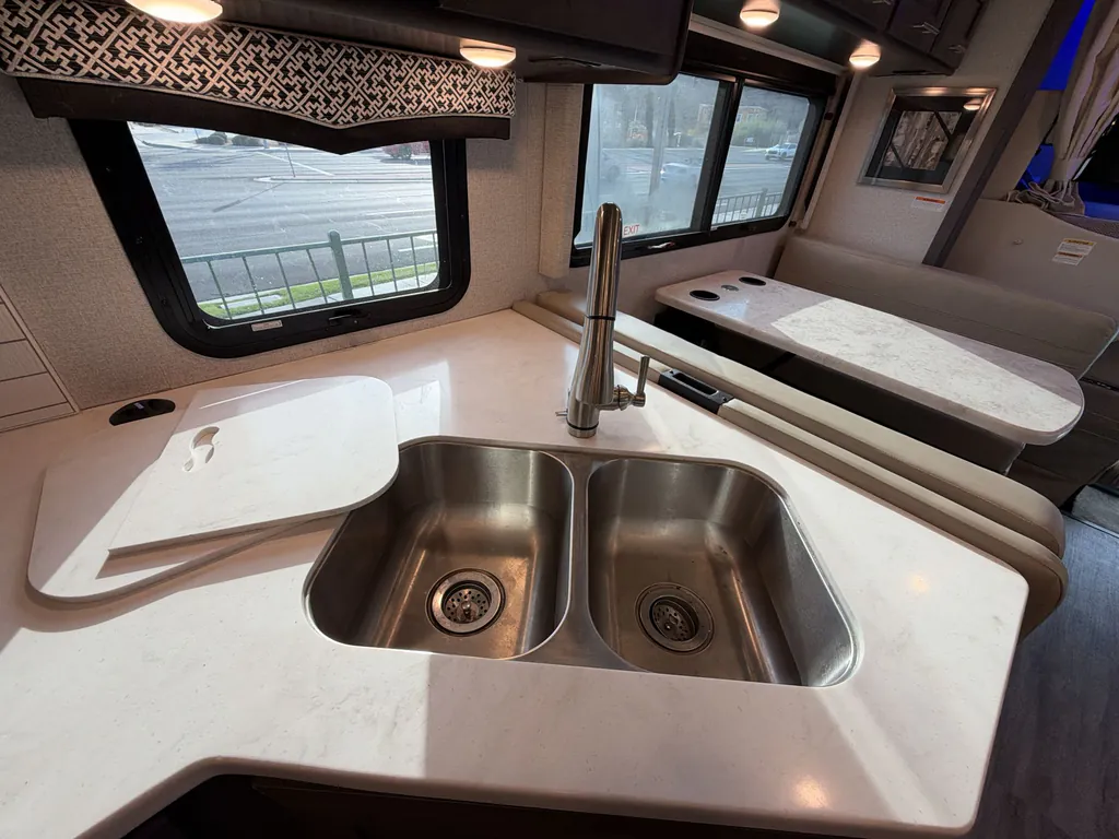 2023 Thor Motor Coach Magnitude RS36, Photos photo 22