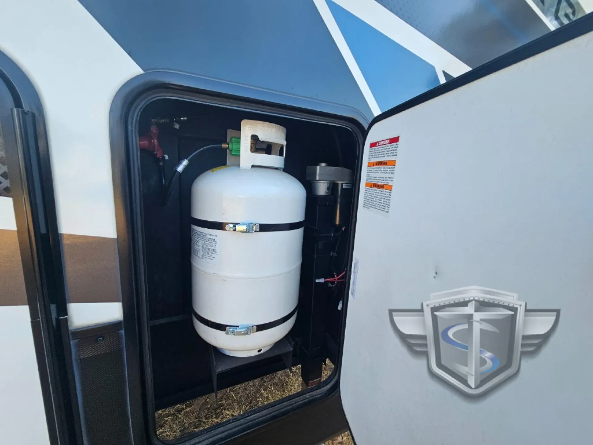 2023 Dutchmen Voltage Triton 3511 - Photo 4