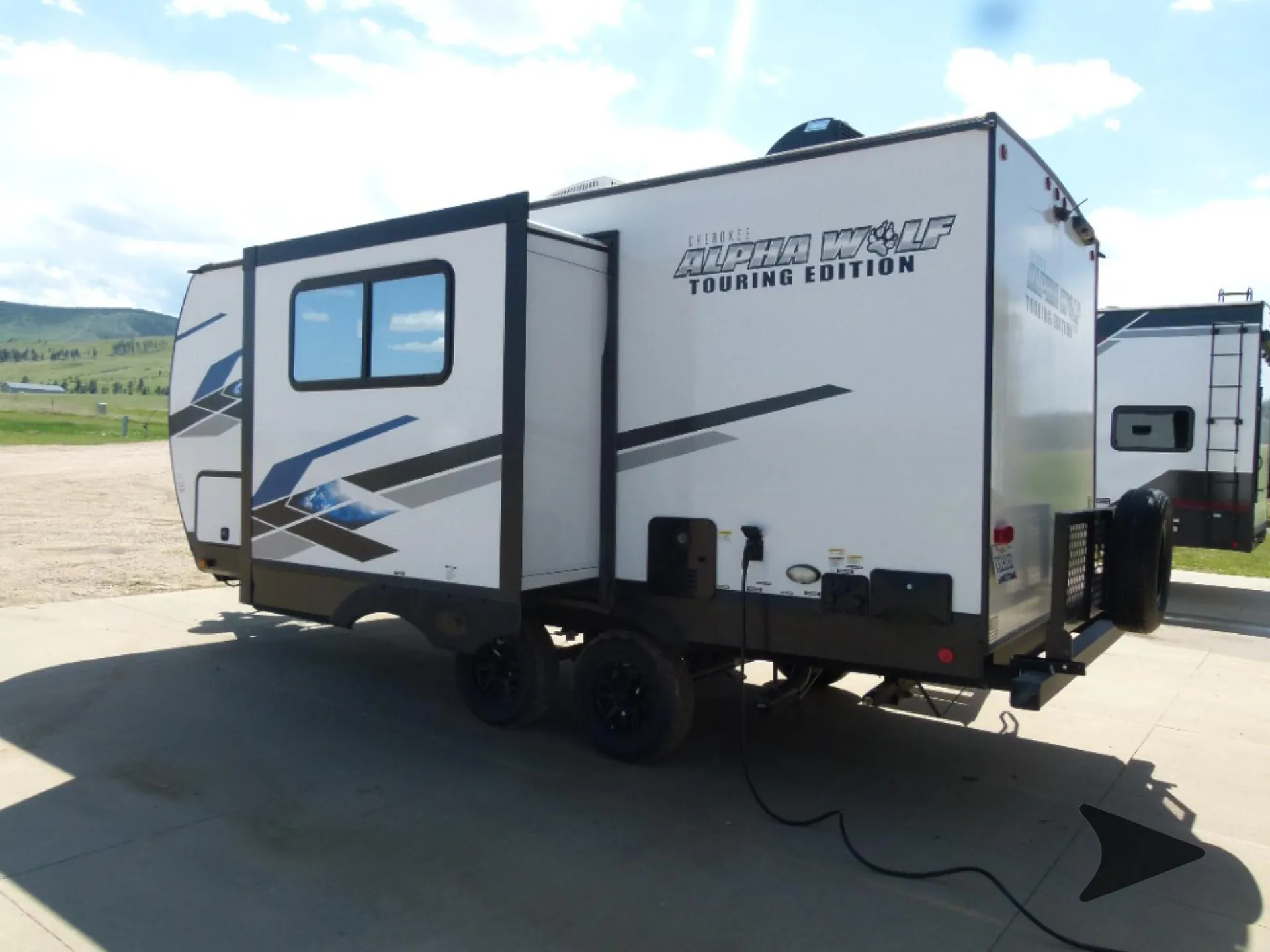 2024 Forest River Cherokee Alpha Wolf Touring Edition 17CB - Photo 3