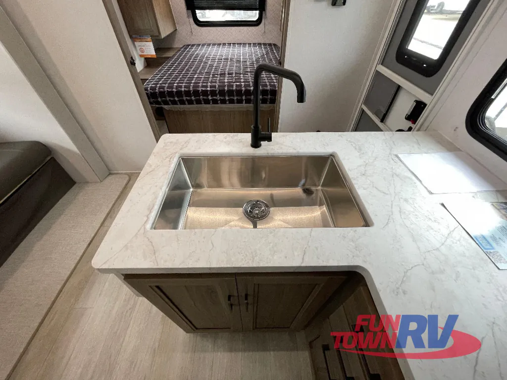 2026 Coachmen Freedom Express Select 30SE, Photos photo 16