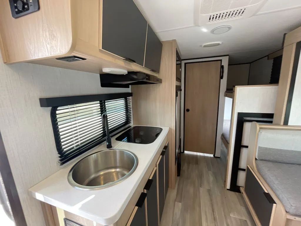 2022 Cruiser RV Hitch 18BHS - Photo 3