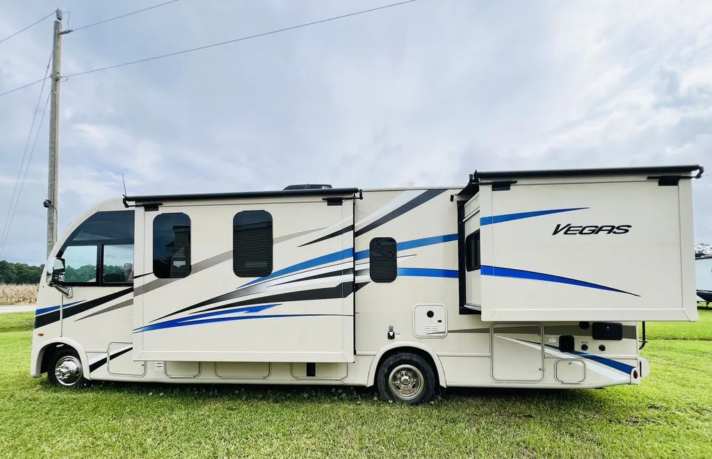 2021 Thor Motor Coach Vegas 27.7 - Photo 4