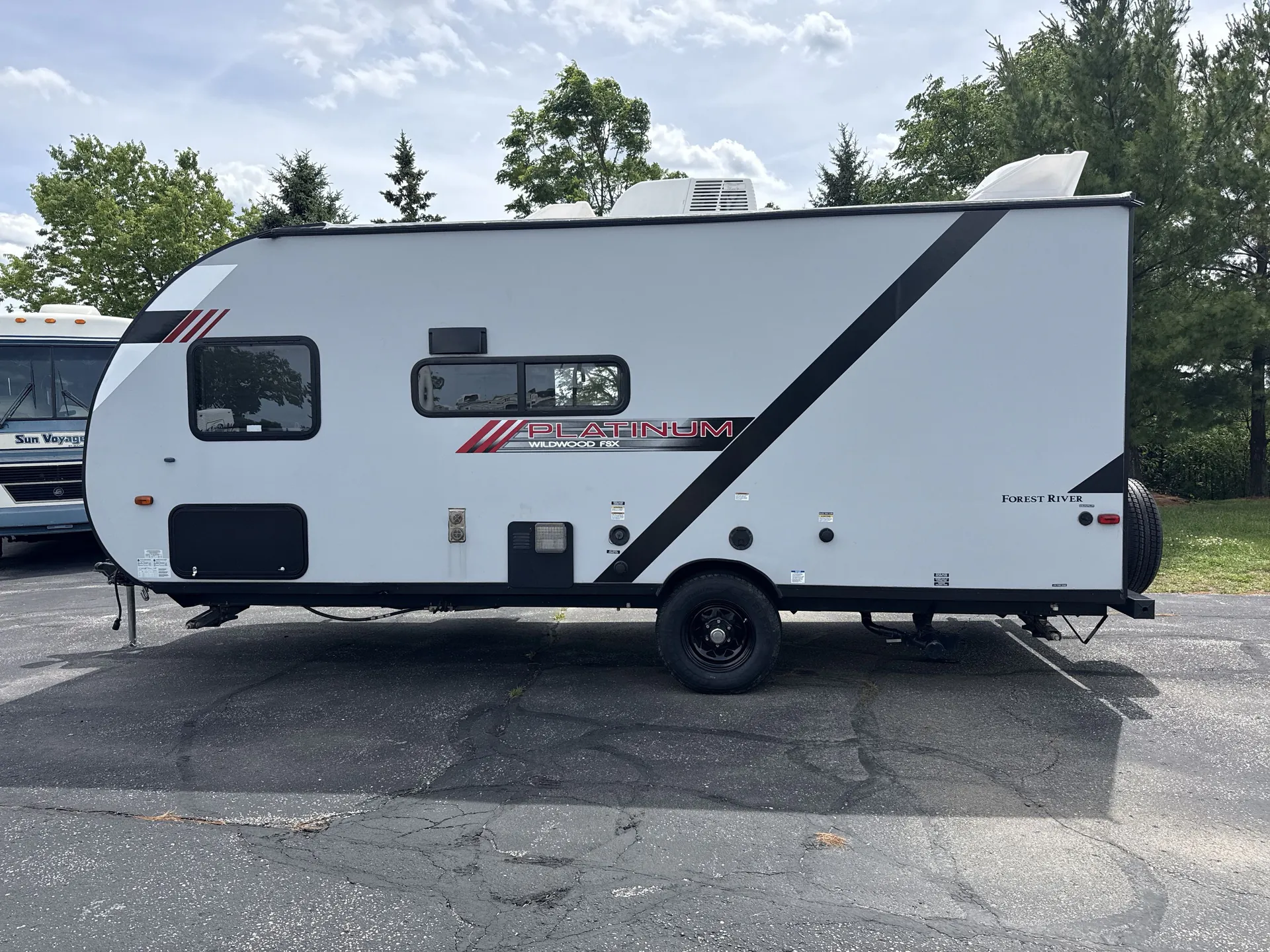 2021 Forest River Wildwood FSX 179DBK — off campside