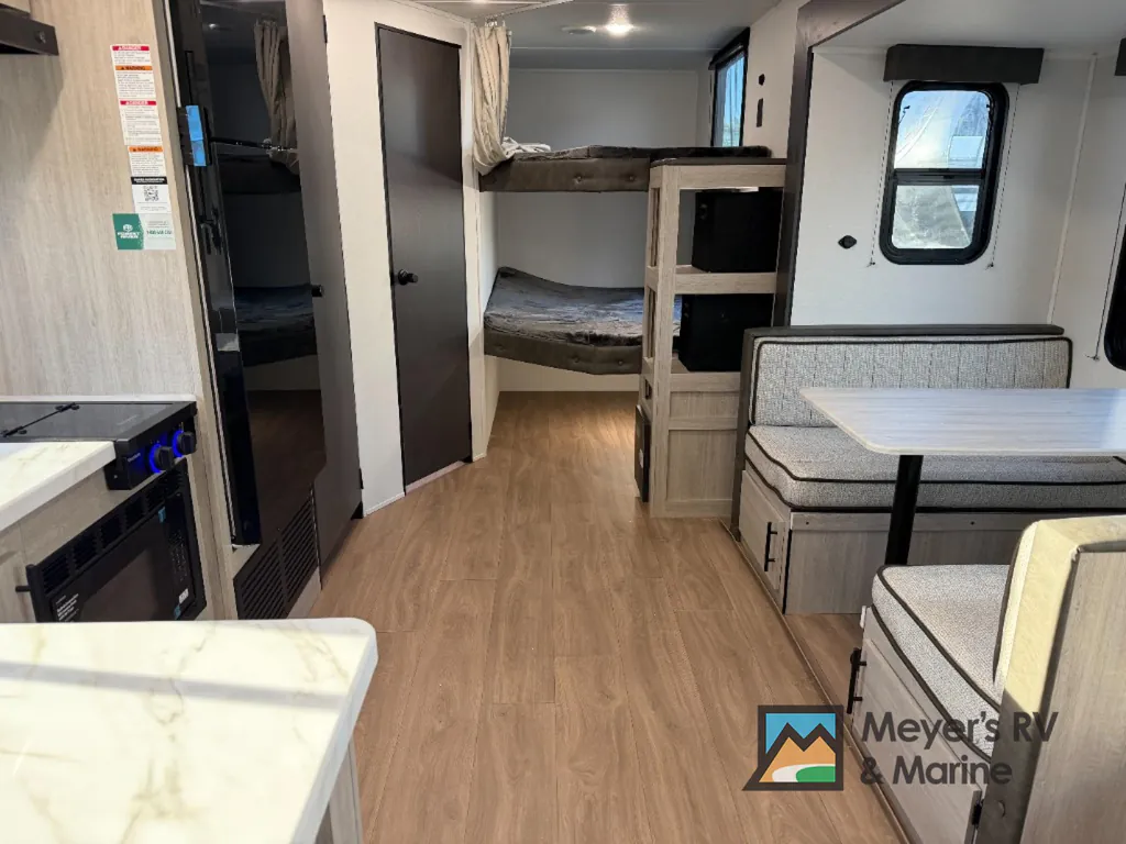 2027 East to West Della Terra 280BH, Photos photo 6