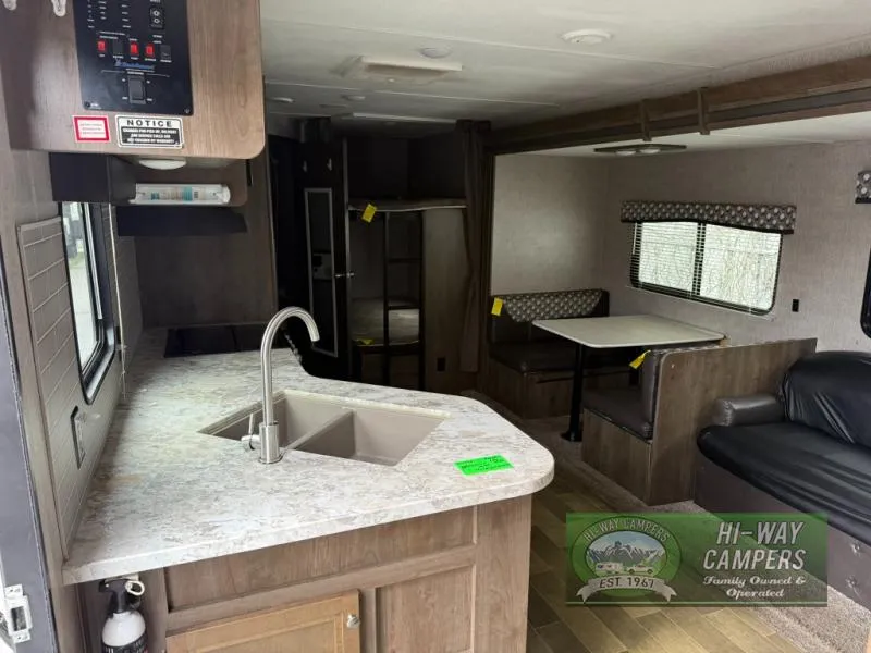 2019 Dutchmen Coleman Lantern 263BH - Photo 4