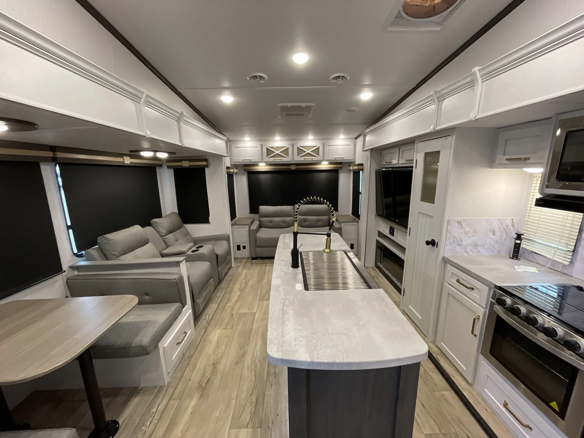 2023 Dutchmen Astoria 1500 2993RLF — living area main