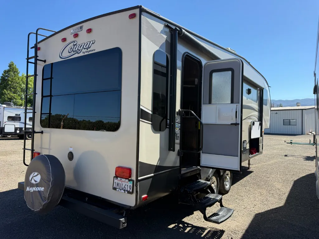 2017 Keystone RV Cougar Half-Ton Series 268RLSWE - Photo 4