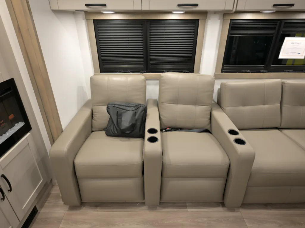 2027 Entegra Coach Vision XL 36C, Photos photo 21
