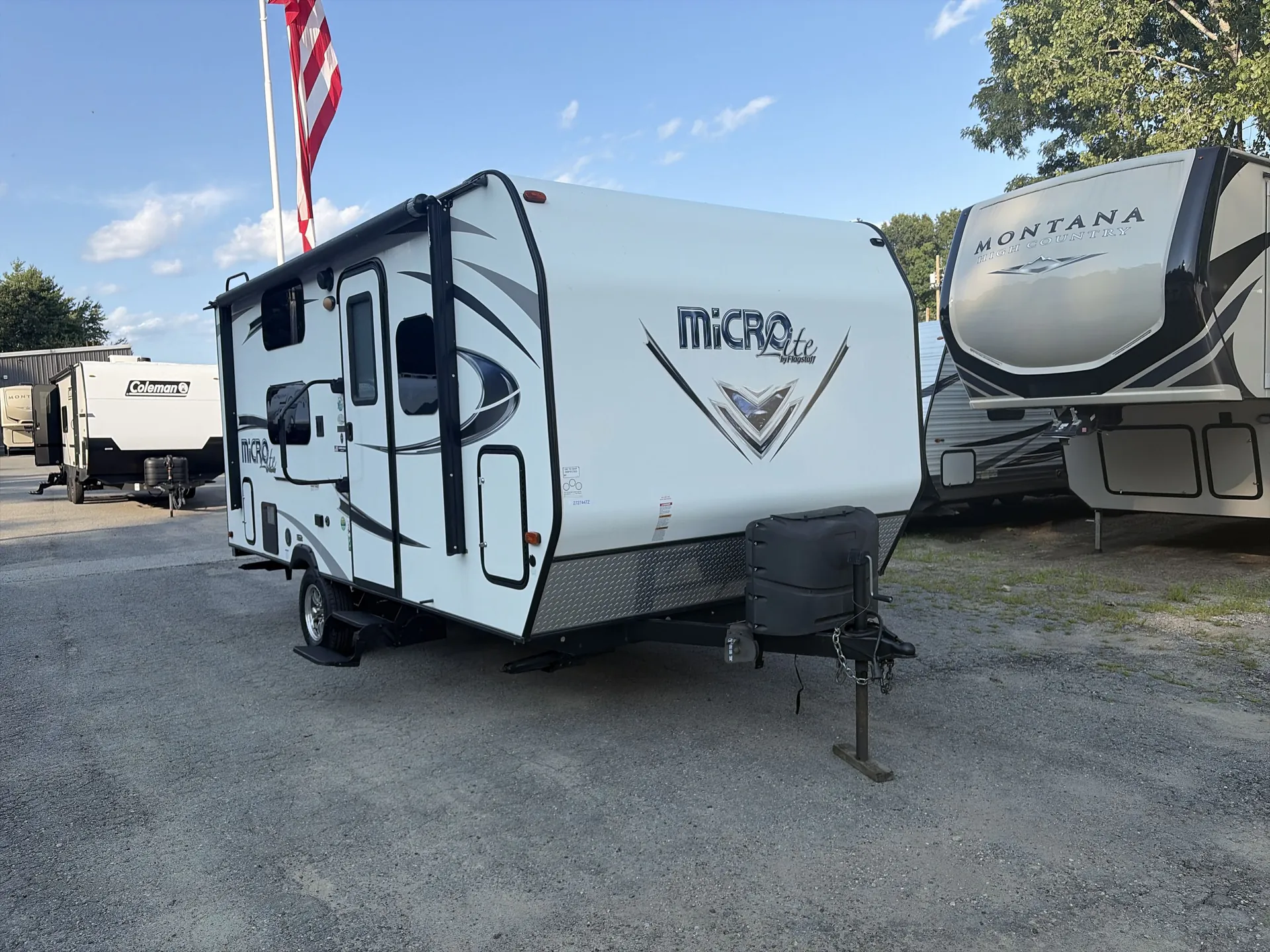 2018 Forest River Flagstaff Micro Lite 19KD - Photo 2