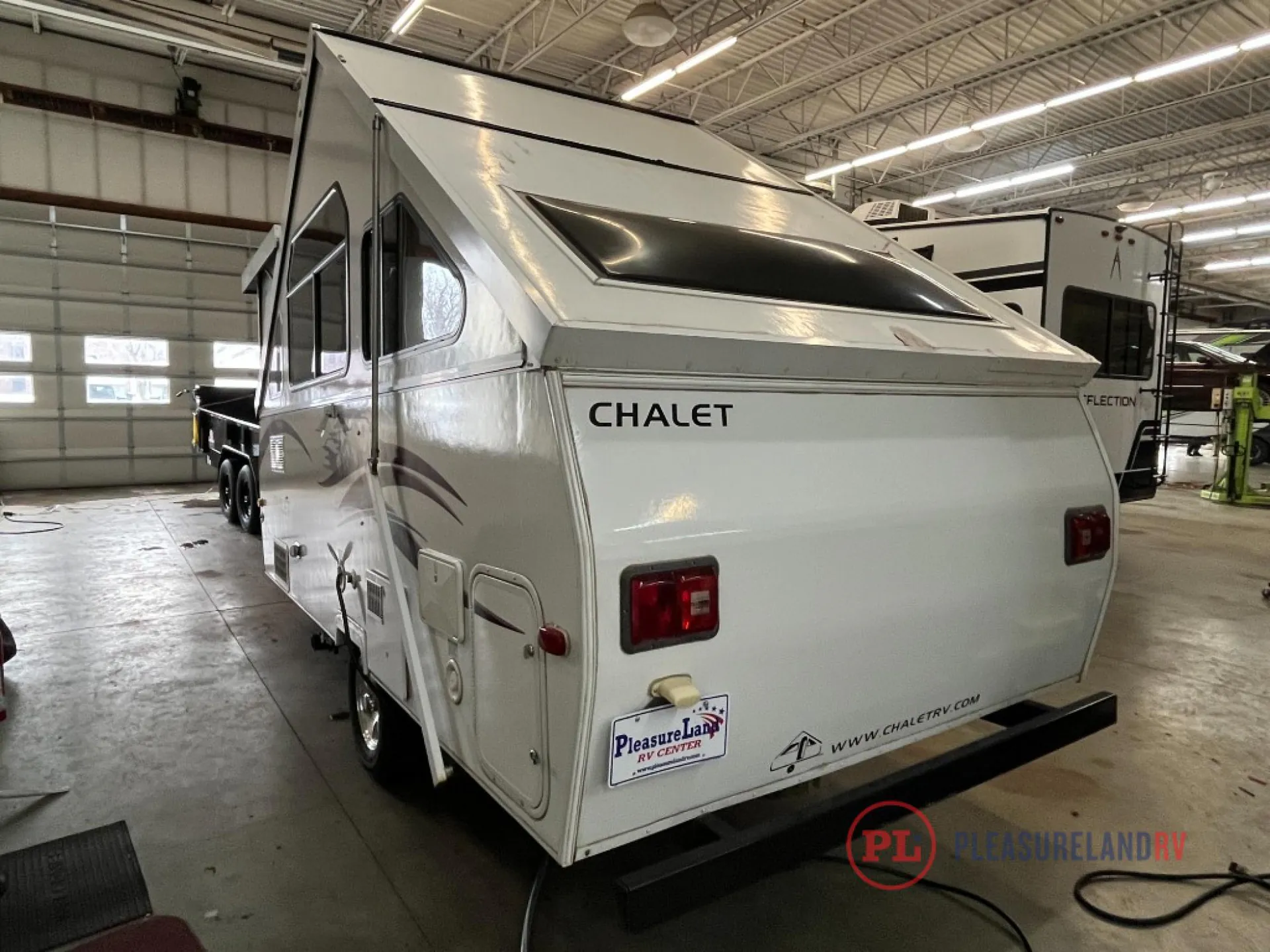 2012 Chalet XL Series 1935 - Photo 3