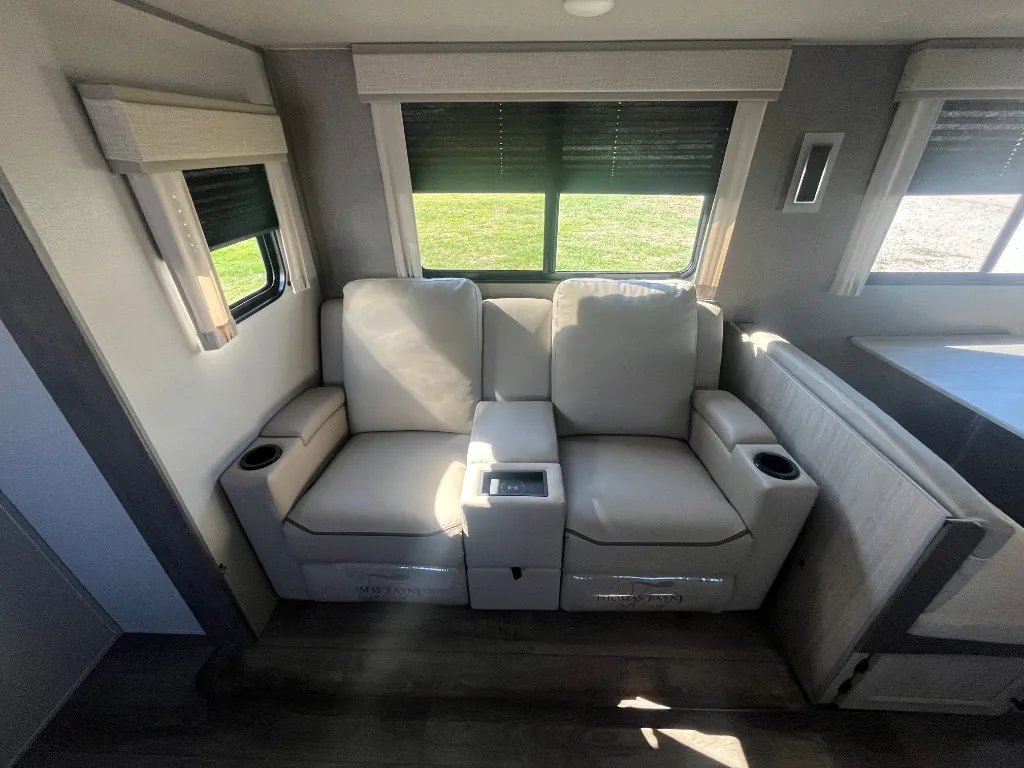 2024 Coachmen Catalina Legacy Edition 333FKTS, Photos photo 20