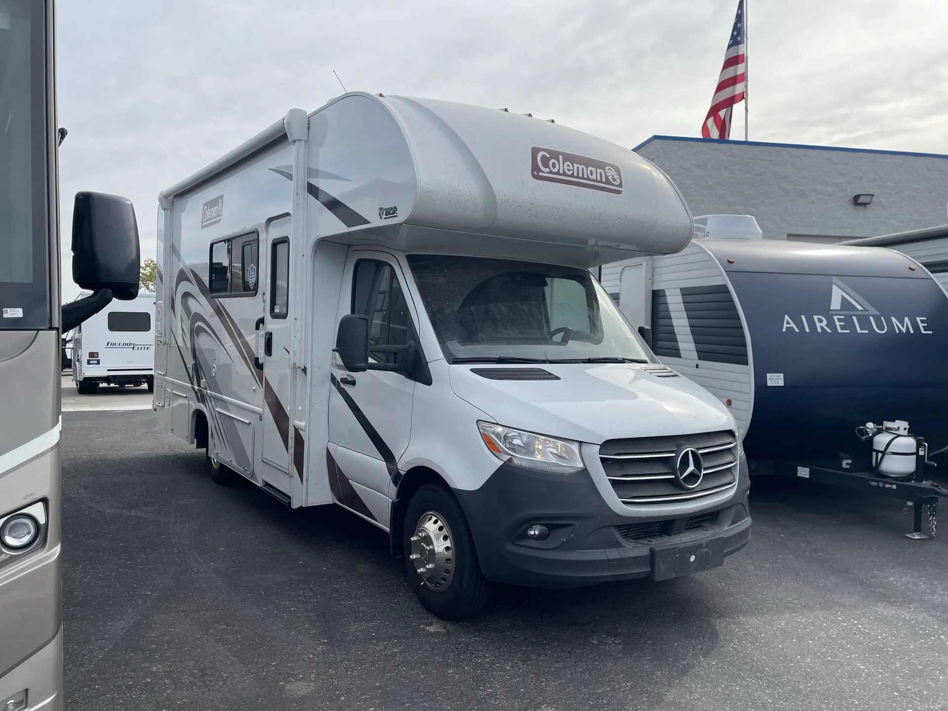 2024 Thor Motor Coach Coleman 24CL - Photo 2