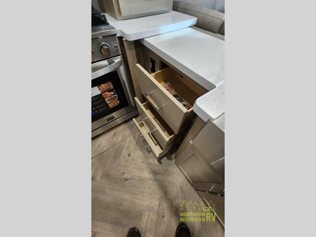 2026 Keystone Raptor 433, Photos photo 14