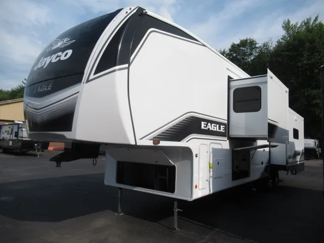 2025 Jayco Eagle 370FBTS - Photo 3