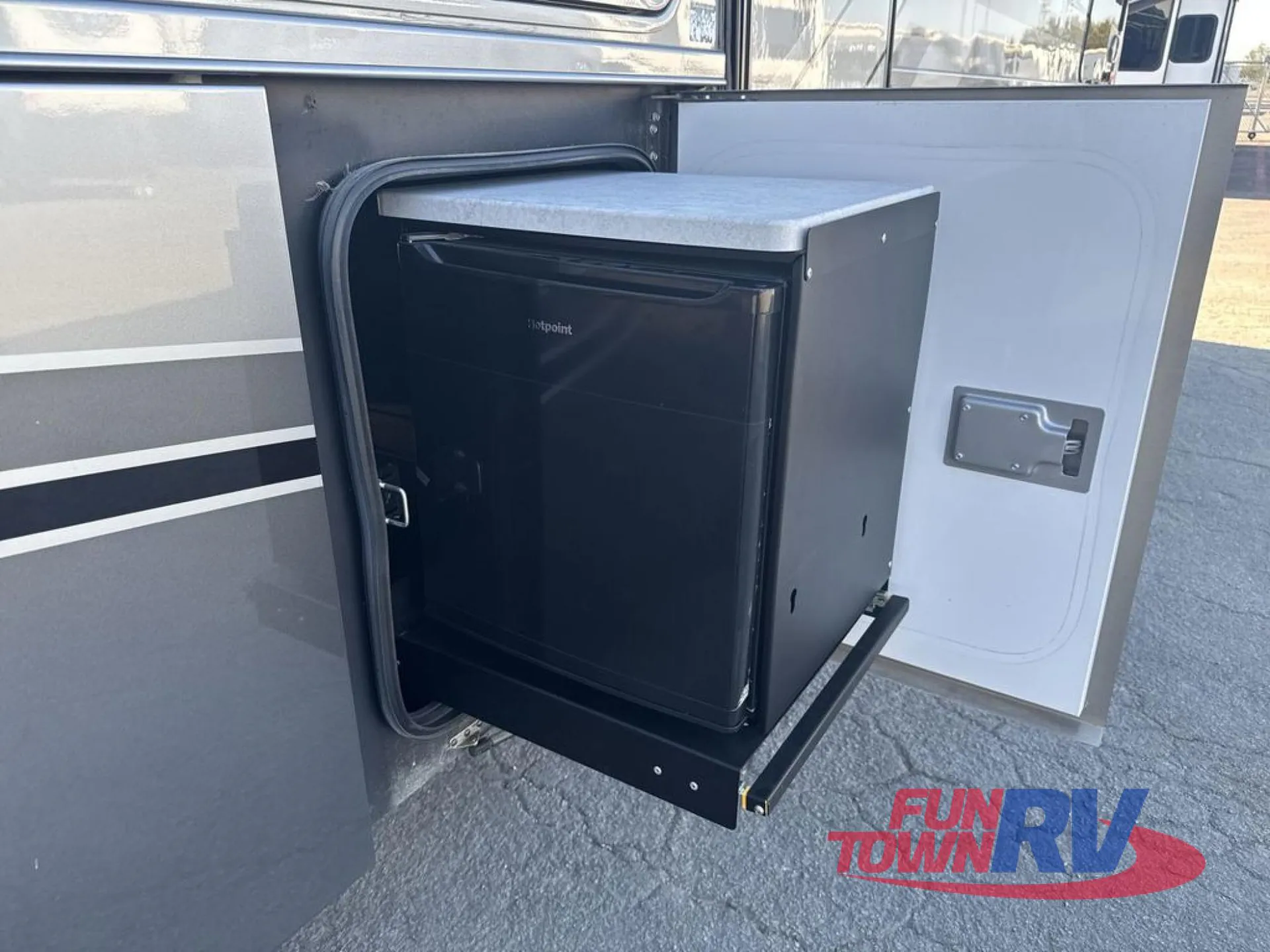 2024 Coachmen Sportscoach SRS 339DS - Photo 4
