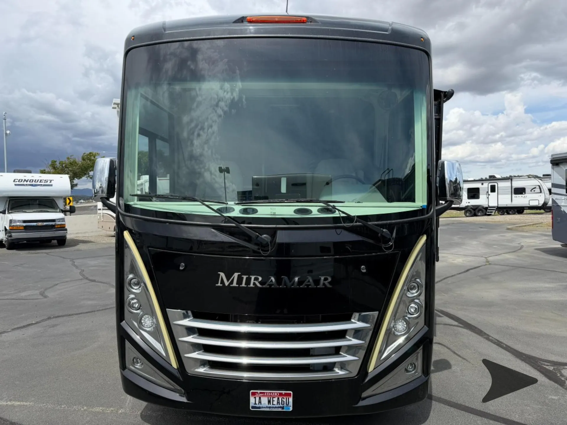 2023 Thor Motor Coach Miramar 37.1 - Photo 3
