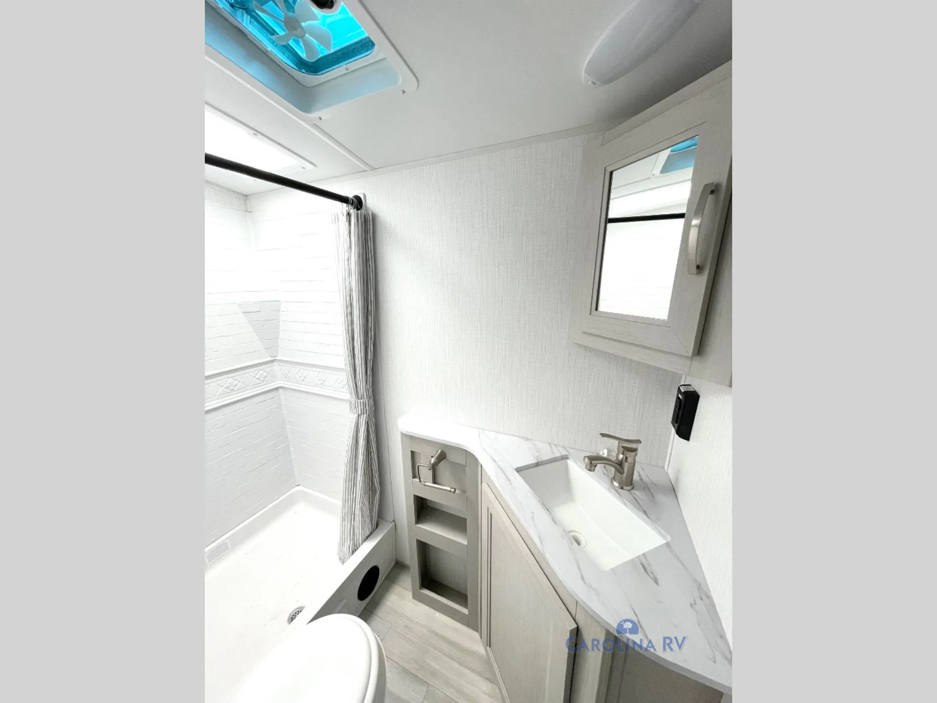 2024 Cruiser RV Embrace 25DB - Photo 4