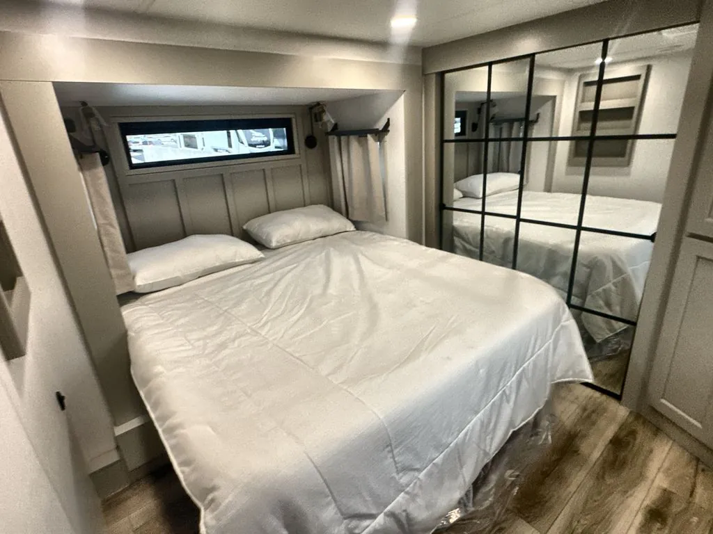 2026 Brinkley Model G 4100, Photos photo 19