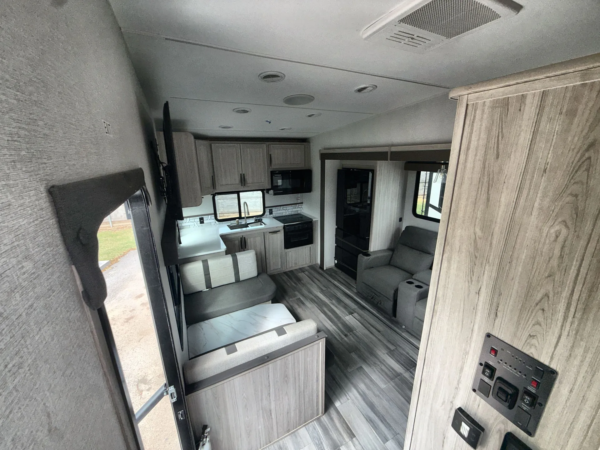 2025 Cruiser RV Essence 25RK — living area main