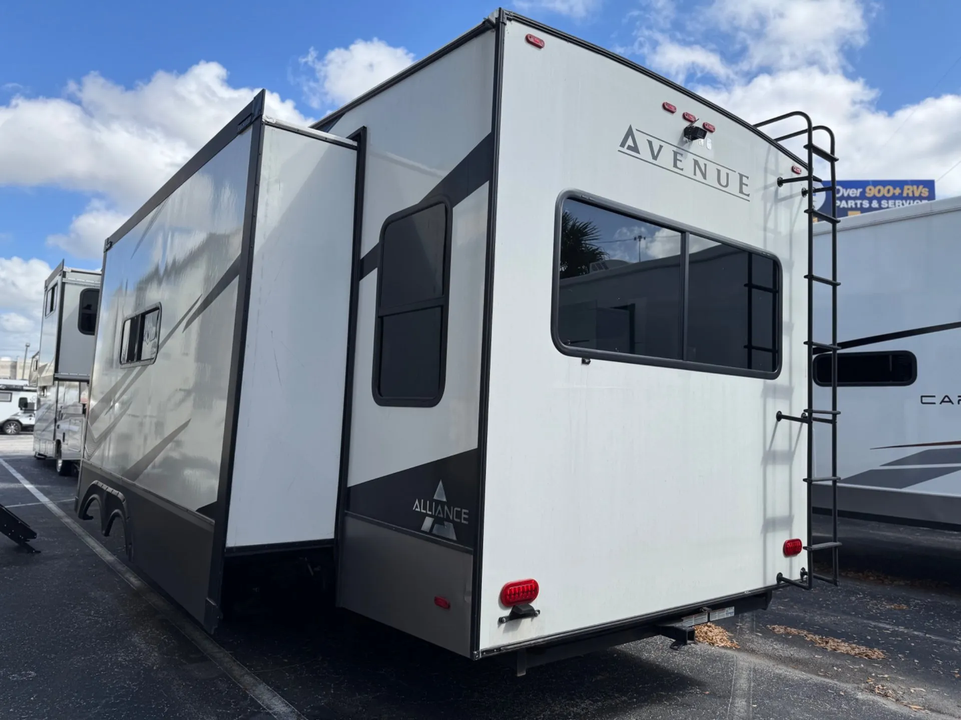 2022 Alliance RV Avenue 32RLS - Photo 4