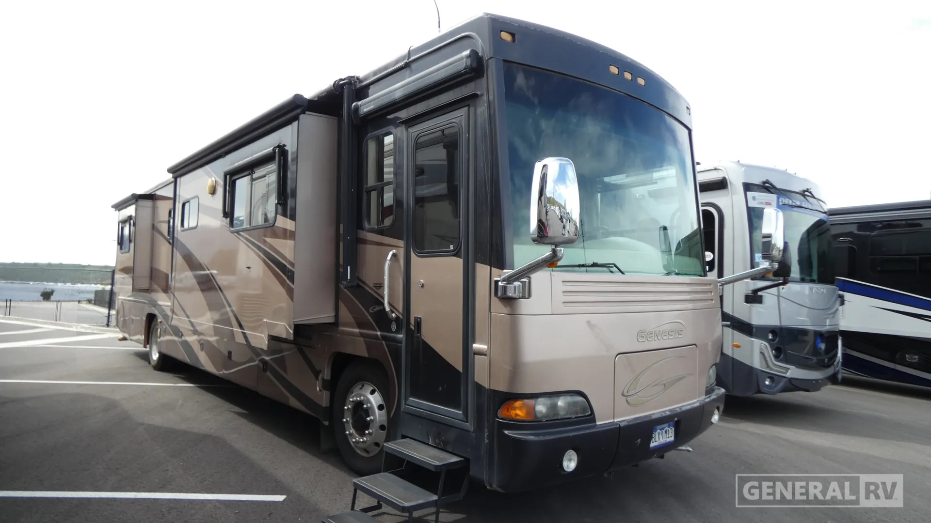 2006 King of the Road Genesis 40QH - Photo 2