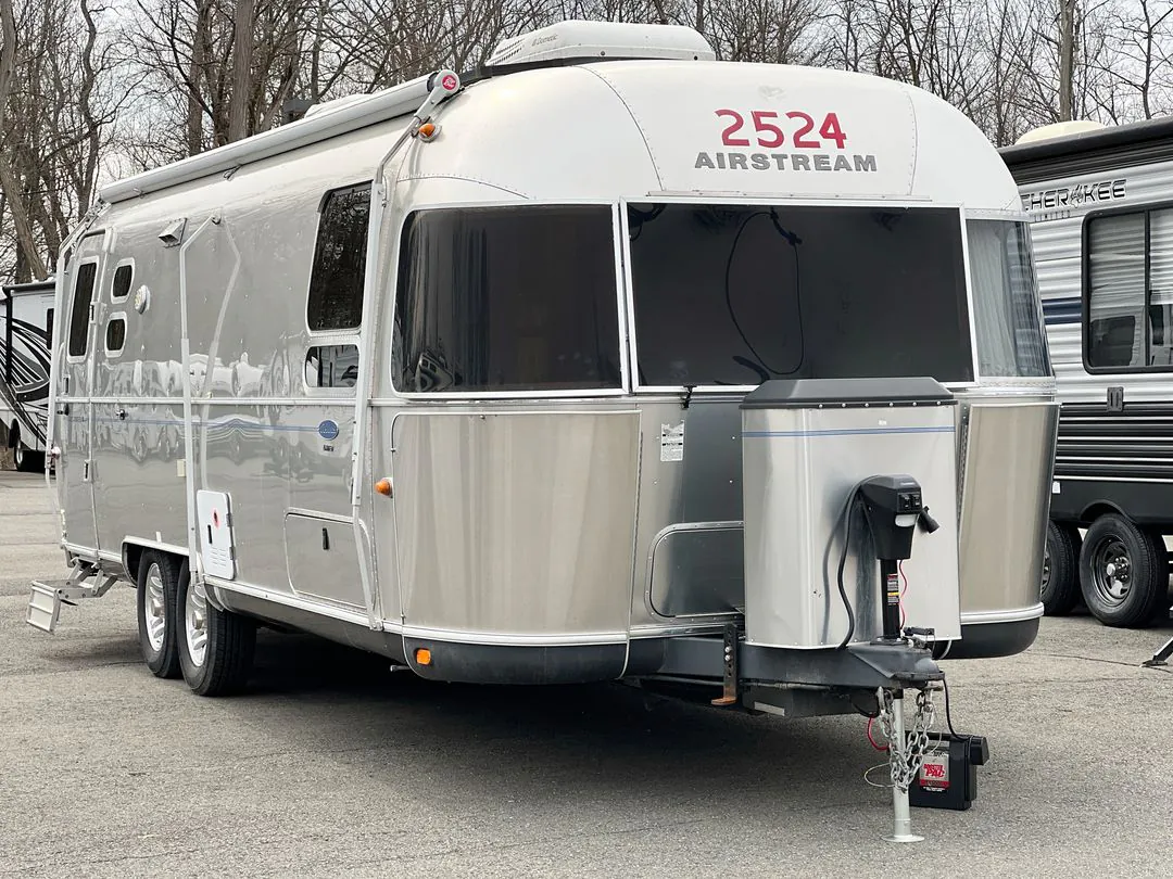 2014 Airstream Classic 27FB - Photo 2