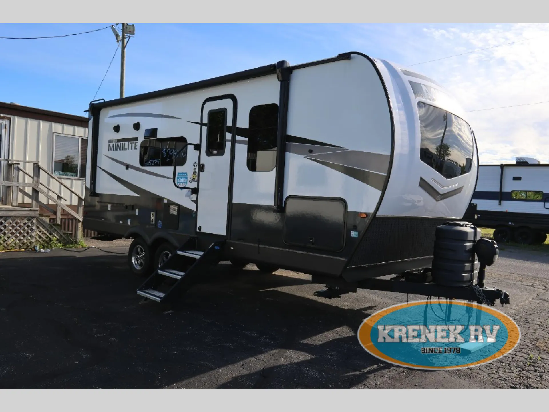 2025 Forest River Rockwood Mini Lite 2214S - Photo 2