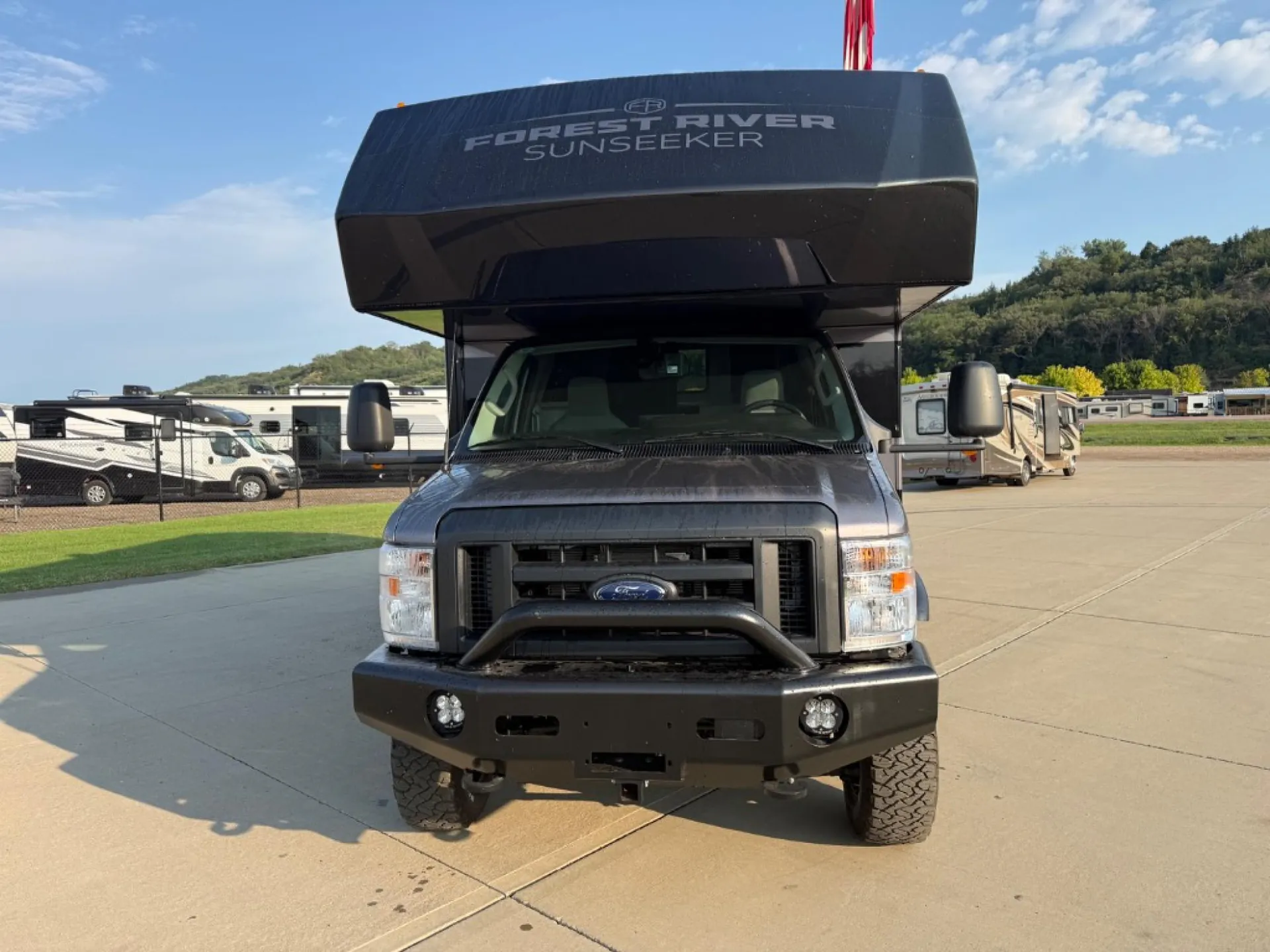 2027 Forest River Sunseeker 23504X4 - Photo 3