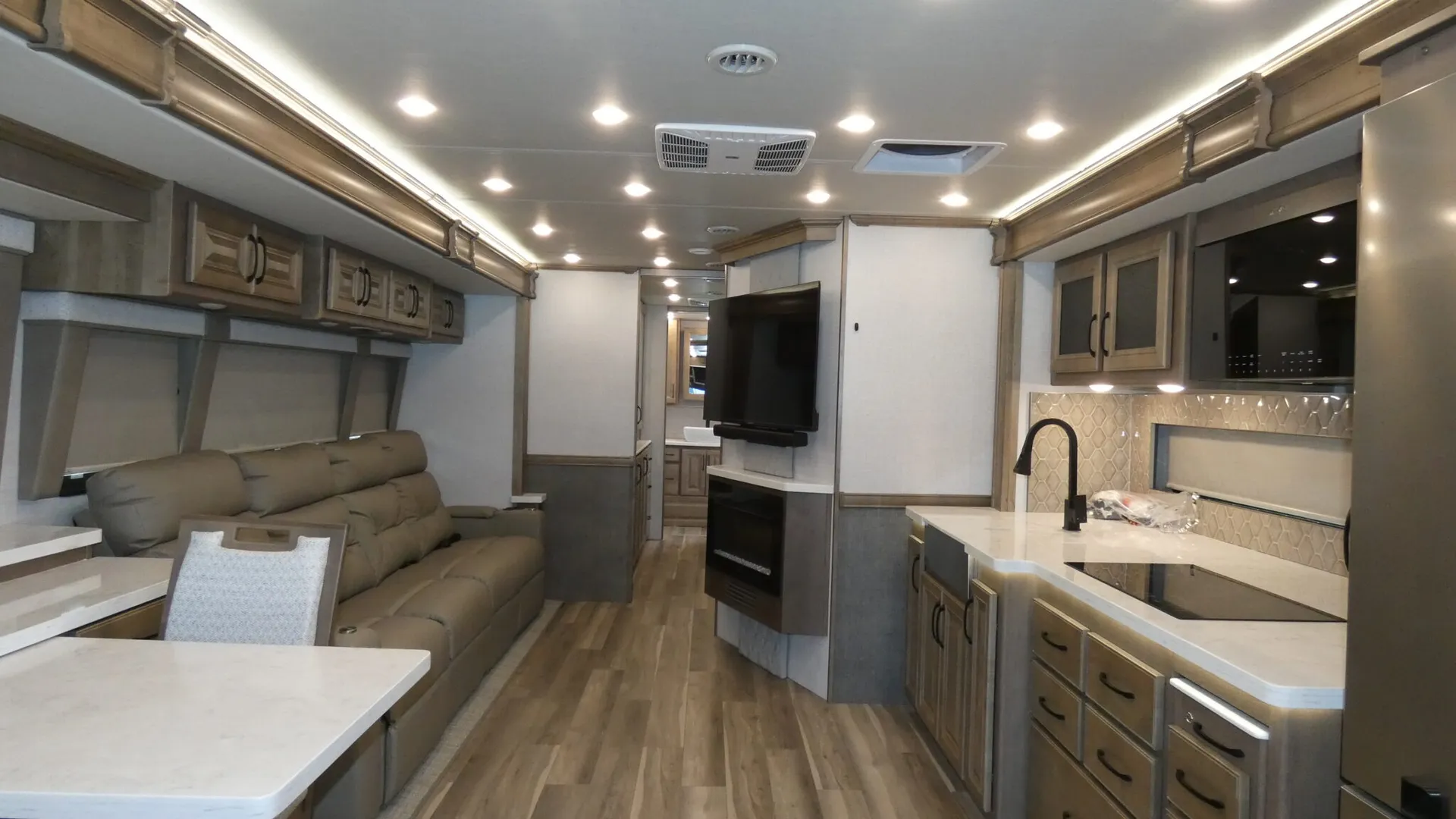 2026 Fleetwood Frontier 37S - Photo 3