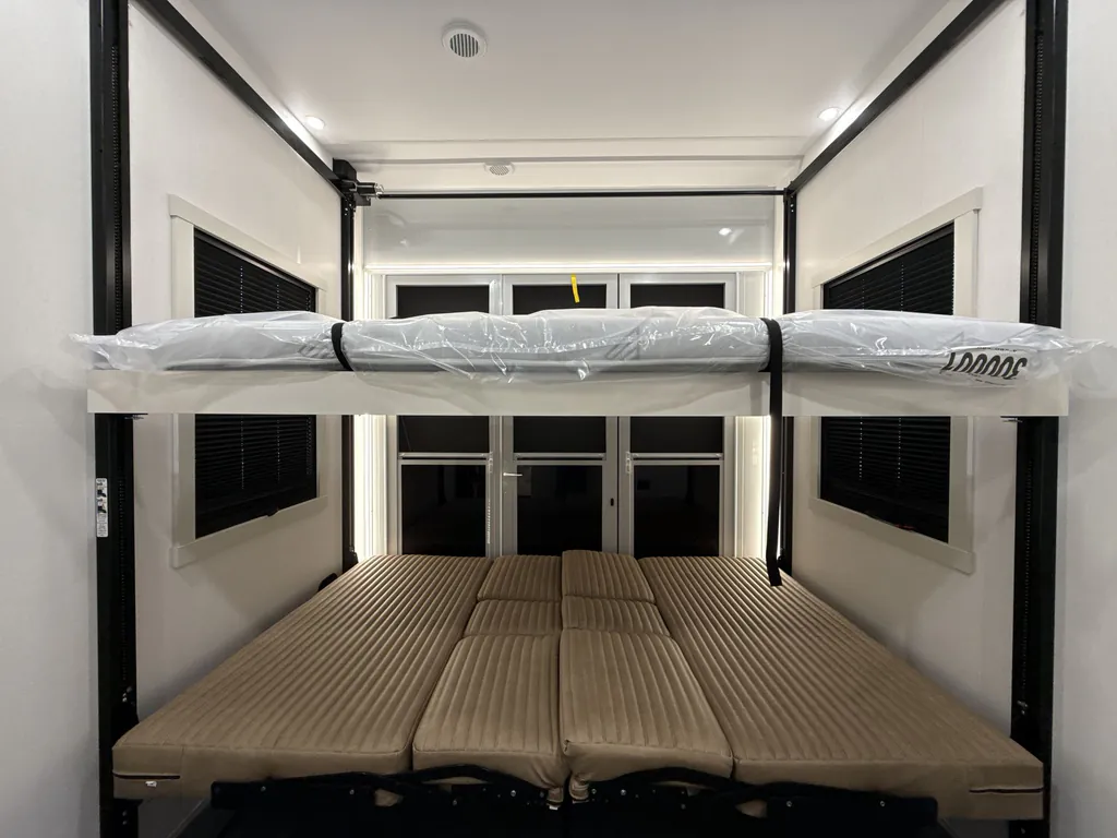 2027 Brinkley Model G 3970, Photos photo 31