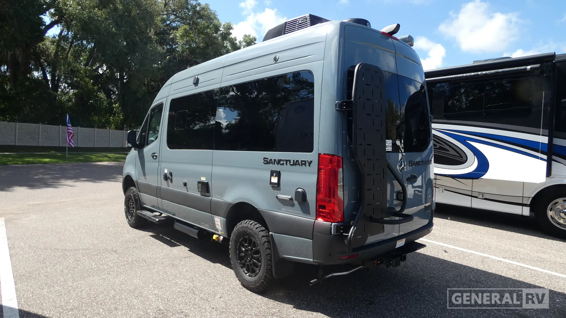 2027 Thor Motor Coach Sanctuary 19A - Photo 4