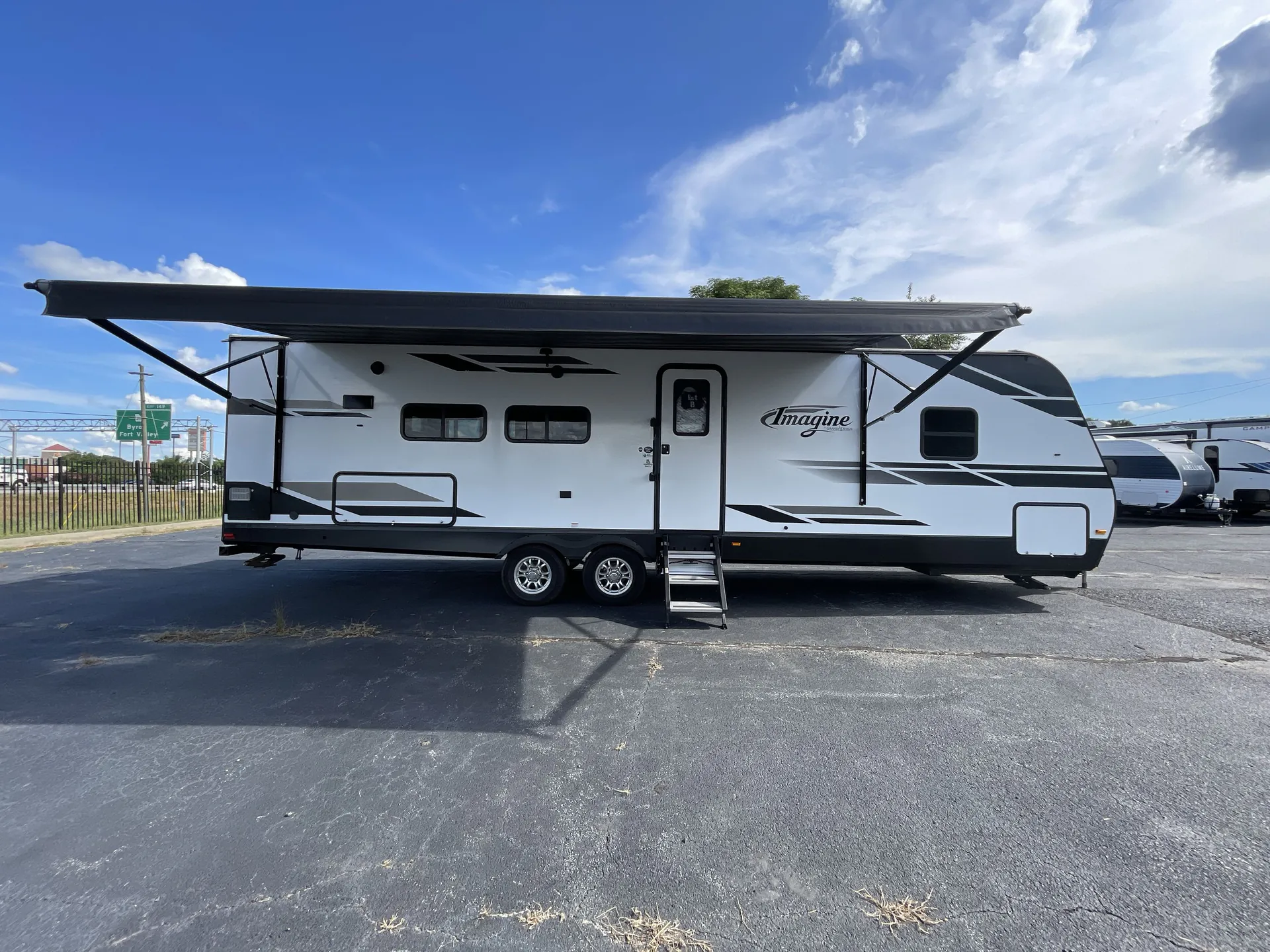2019 Grand Design Imagine 2850MK — campside