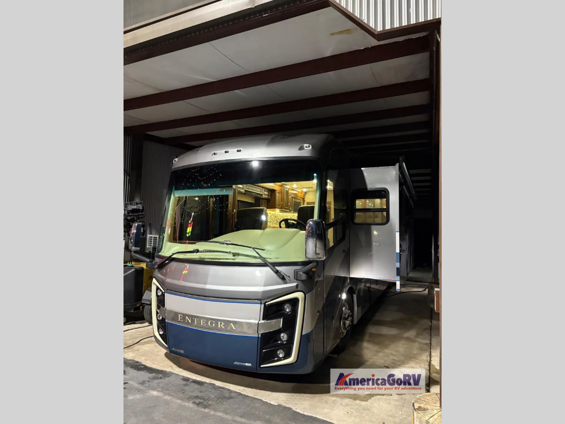 2018 Entegra Coach Insignia 44W - Photo 2