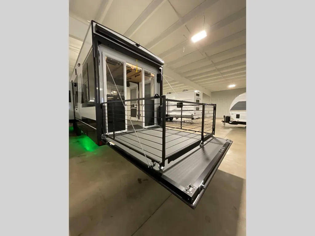 2025 Brinkley Model G 4100, Photos photo 9