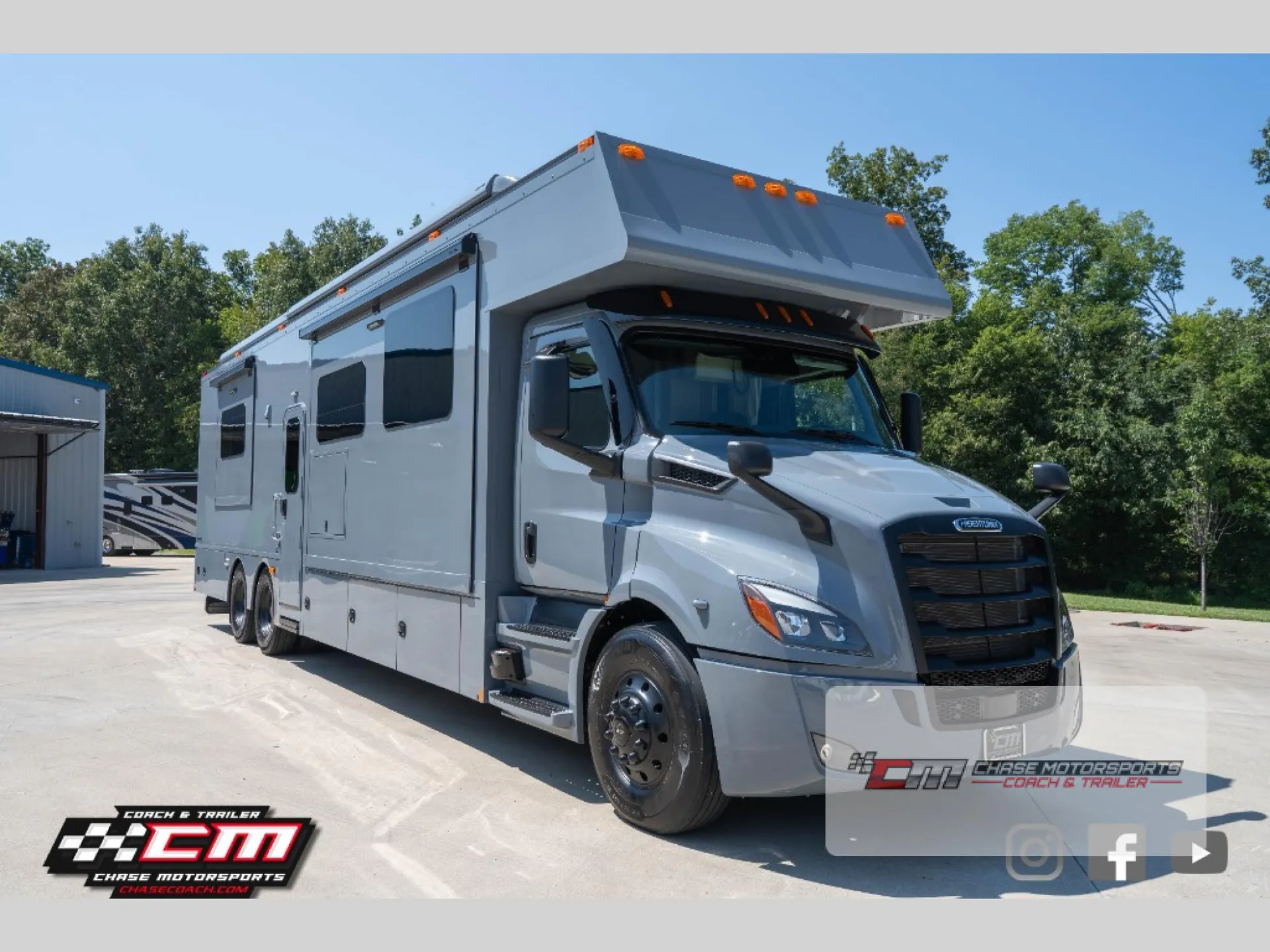 2025 Renegade RV Classic 43CMD - Photo 2