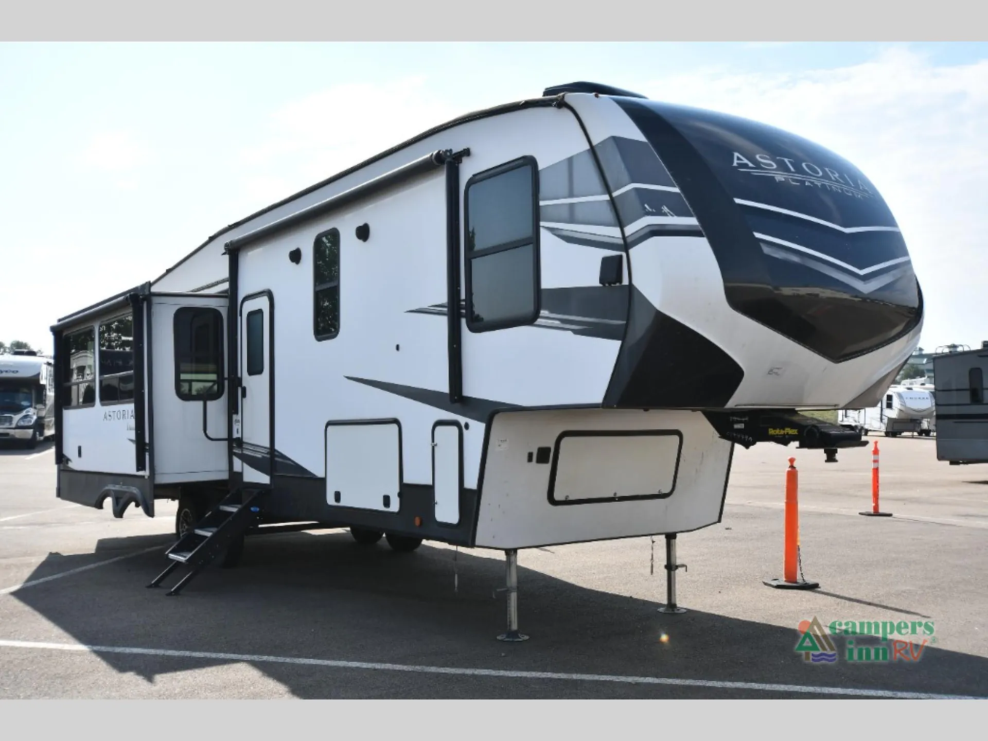2021 Dutchmen Astoria 3173RLP - Photo 2