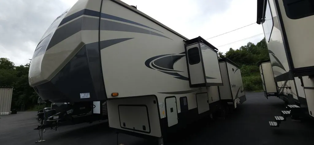 2024 Forest River ARTIC WOLF 27SGS - Photo 4