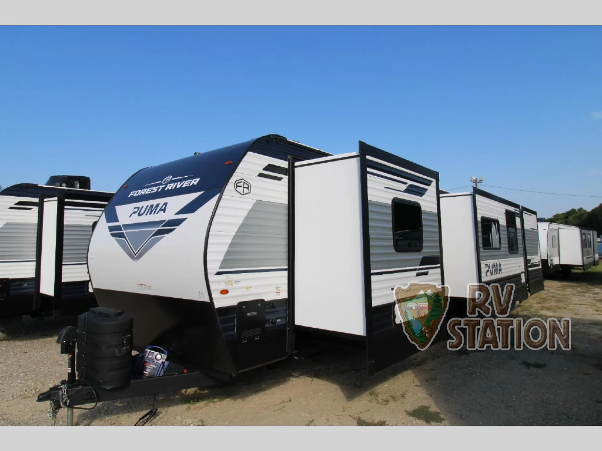 2027 Forest River Puma 32BHFS — Photo 6