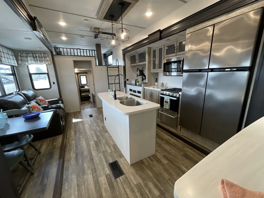 2023 Keystone Avalanche 390DS, Photos photo 6